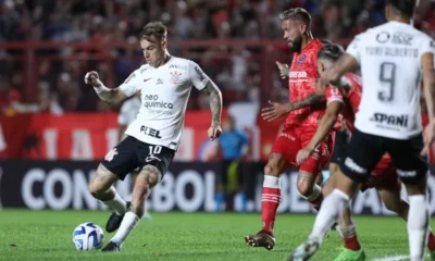 roger-guedes-argentinos-x-corinthians