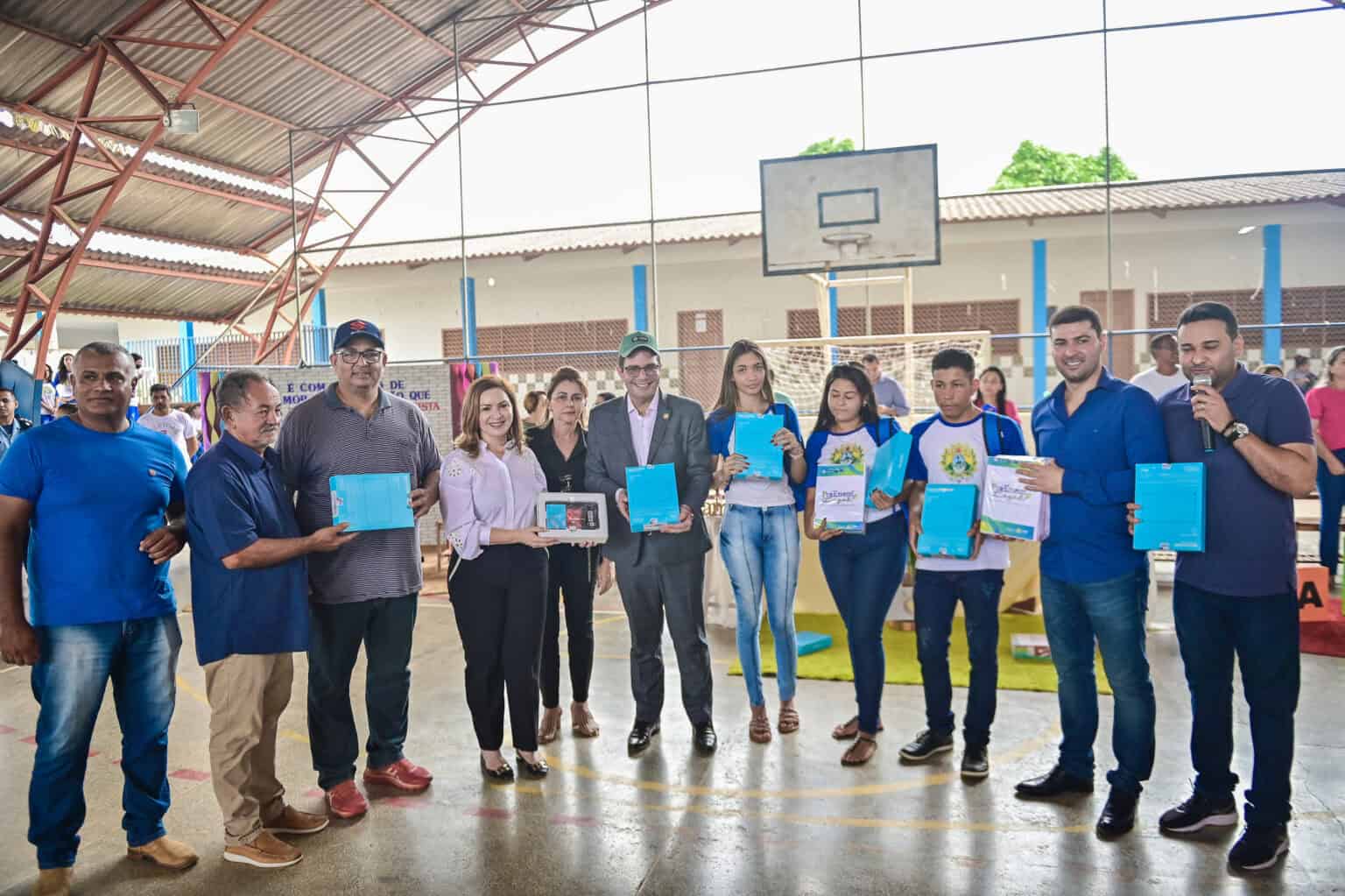 Governo entrega quase R$ 4 milhões em equipamentos para escola do Bujari