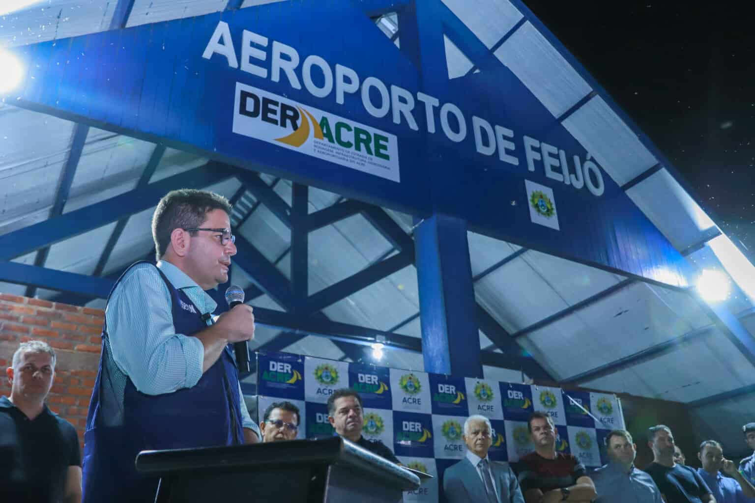 Governo inaugura iluminação do Aeroporto de Feijó e assina convênio para melhoria de ramais