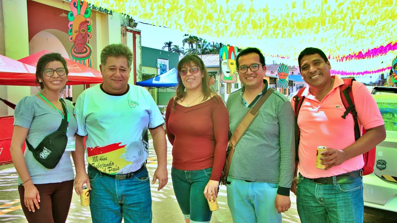 Turistas bolivianos em Brasiléia elogiam cerveja brasileira, mas reclamam do preço