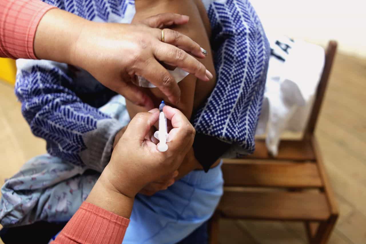 Prefeitura leva ação de vacinação na Escola Municipal Infantil Djanira Bezerra dos Reis