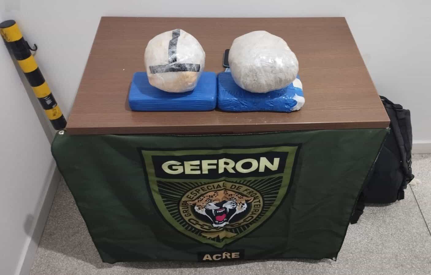 Passageiro é preso com mais de 4 quilos de entorpecente em táxi rumo ao município de Tarauacá