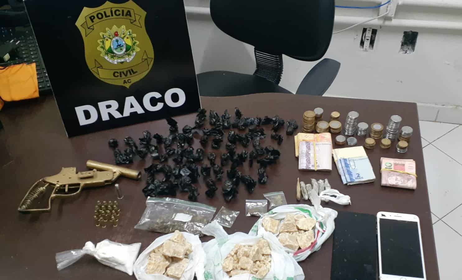 Polícia Civil prende três pessoas envolvidas com o tráfico de drogas, apreende armas e dinheiro