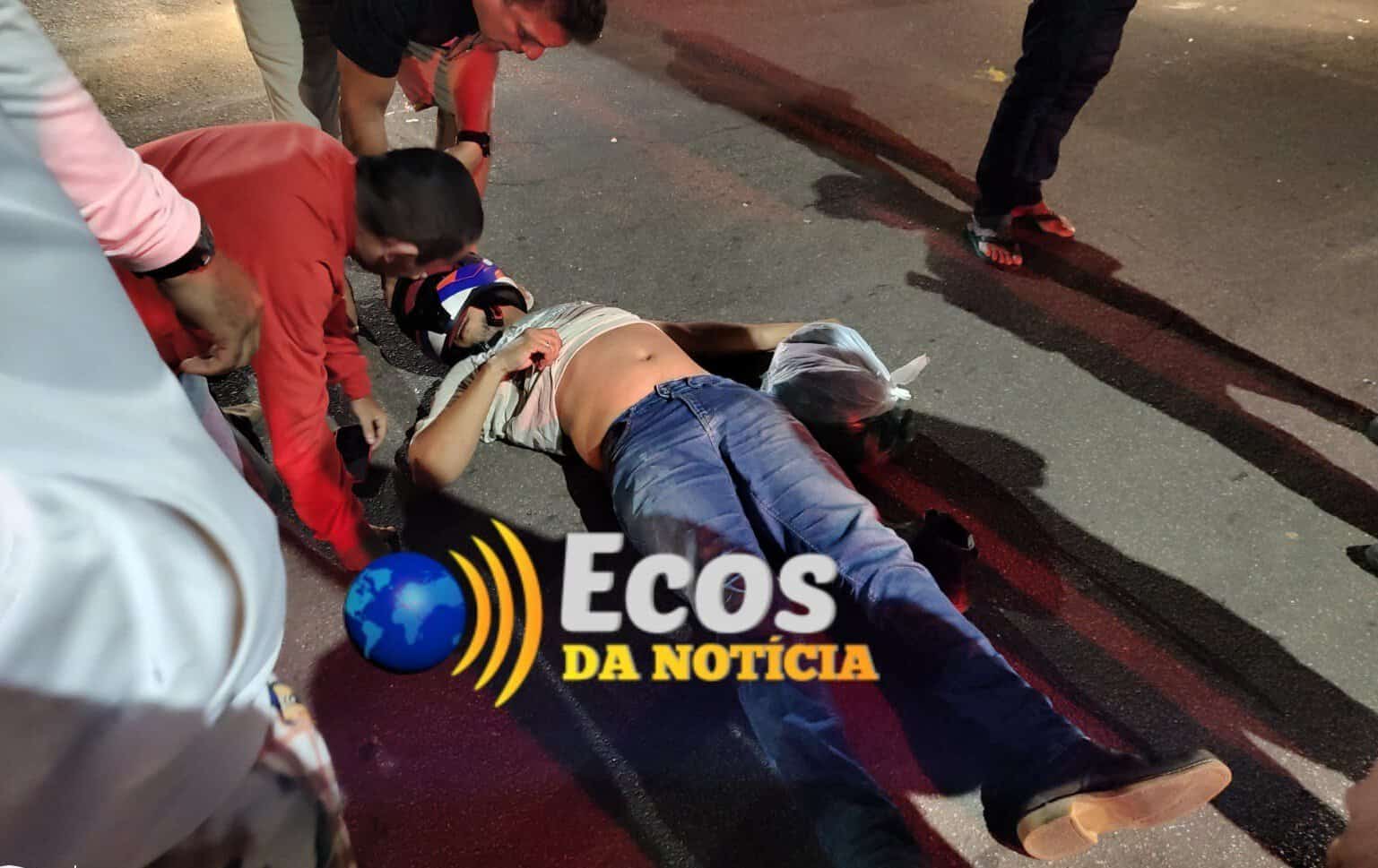 Veículo atinge motocicleta na Avenida Nações Unidas e homem vai para no Pronto-Socorro