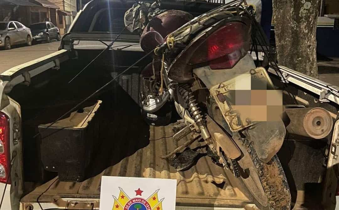 Polícia recupera moto roubada e apreende simulacro de pistola