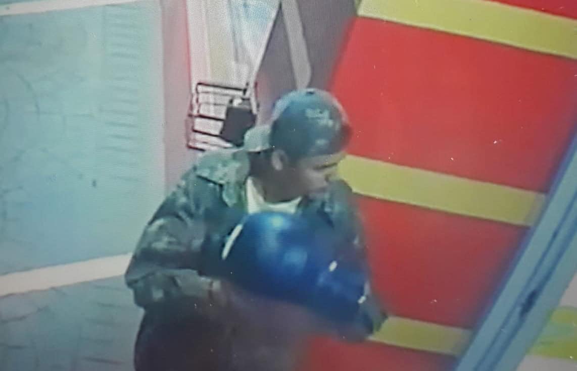 Bandido usa farda do Exército para assaltar drogaria da capital