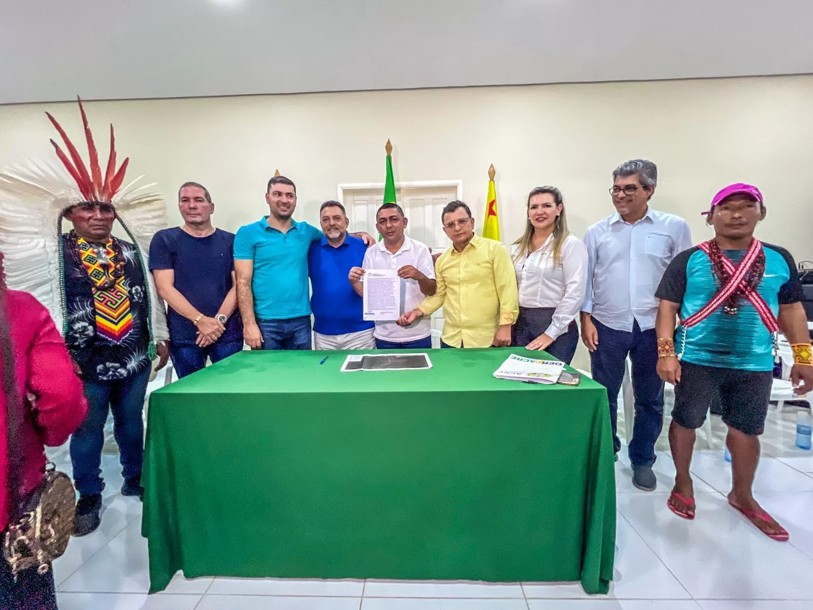 Aleac debate com indígenas sobre construção de estrada de Porto Walter até CZS