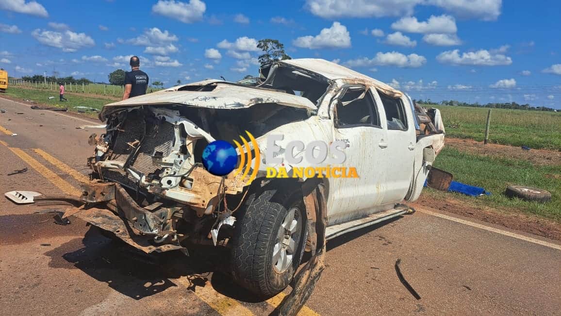 Motorista perde controle de Hilux que capota e mata mãe dele de 93 anos