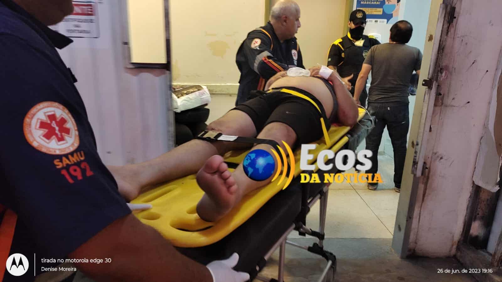 Colisão entre carro e motocicleta deixa homem ferido no Centro de Rio Branco