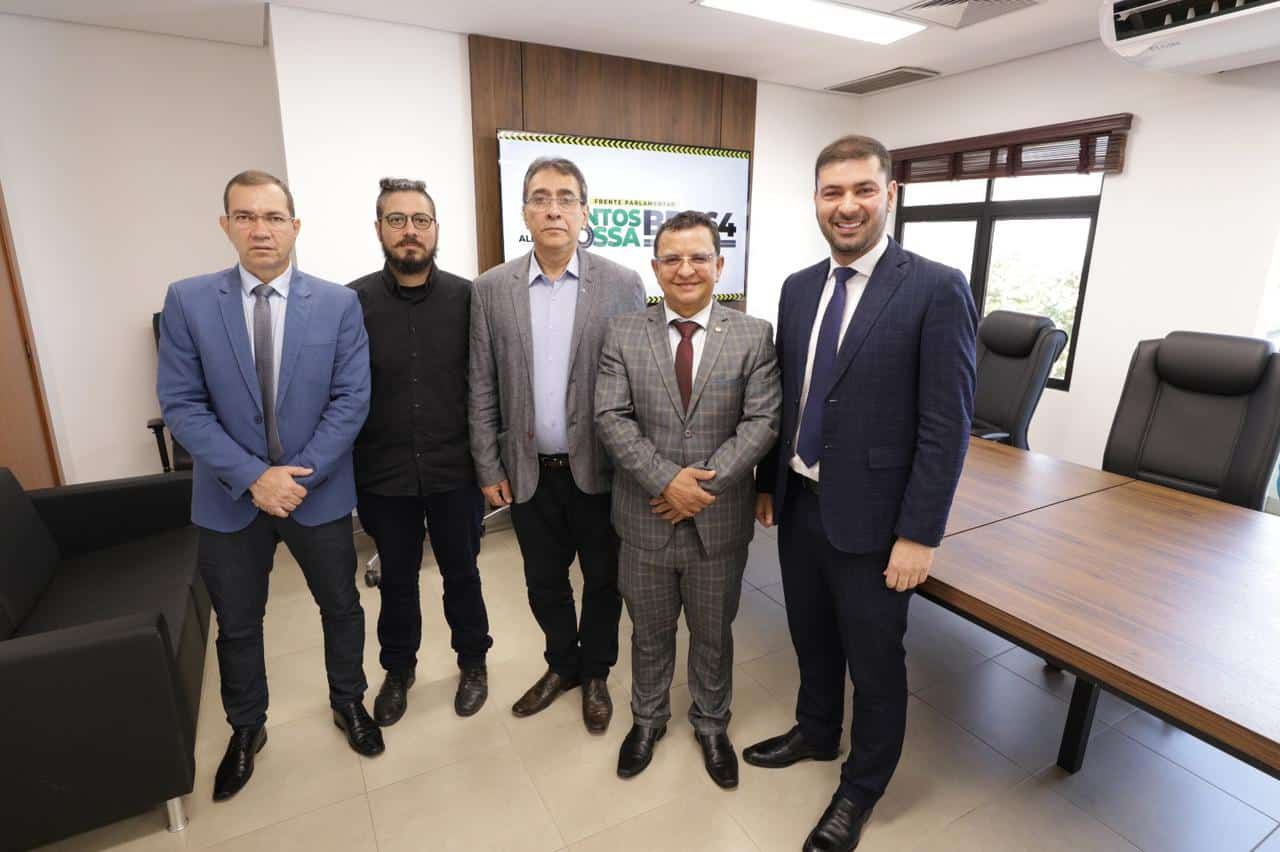 Ao lado de Luiz Gonzaga e Nicolau, superintendente do DNIT confirma caravana