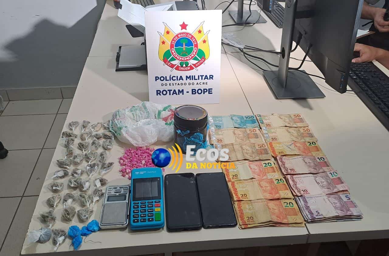 Mulher de 24 anos tenta fugir, mas é capturada com droga e dinheiro na rua 16 de outubro no Quinze