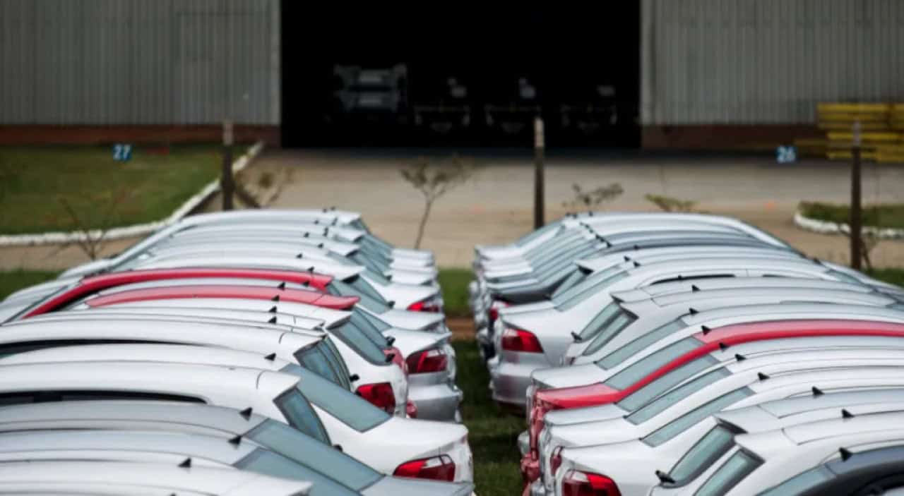 Proposta do carro popular pode gerar perda de R$ 6 bi em arrecadação, diz economista