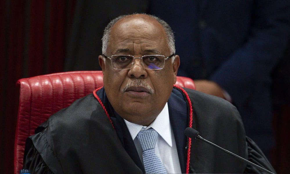 julgamento-tse_mcamgo_abr_22062023-14 Brasília (DF), 22/06/2023 - O ministro relator, Benedito Gonçalves, durante sessão do Tribunal Superior Eleitoral (TSE) para o julgamento da ação (Aije nº 0600814-85) que pede a inelegibilidade de Jair Bolsonaro e de Walter Braga Netto, candidatos à Presidência da República nas Eleições 2022. Foto: Marcelo Camargo/Agência Brasil