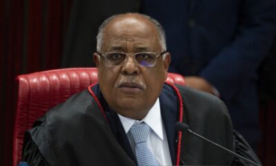 julgamento-tse_mcamgo_abr_22062023-14 Brasília (DF), 22/06/2023 - O ministro relator, Benedito Gonçalves, durante sessão do Tribunal Superior Eleitoral (TSE) para o julgamento da ação (Aije nº 0600814-85) que pede a inelegibilidade de Jair Bolsonaro e de Walter Braga Netto, candidatos à Presidência da República nas Eleições 2022. Foto: Marcelo Camargo/Agência Brasil