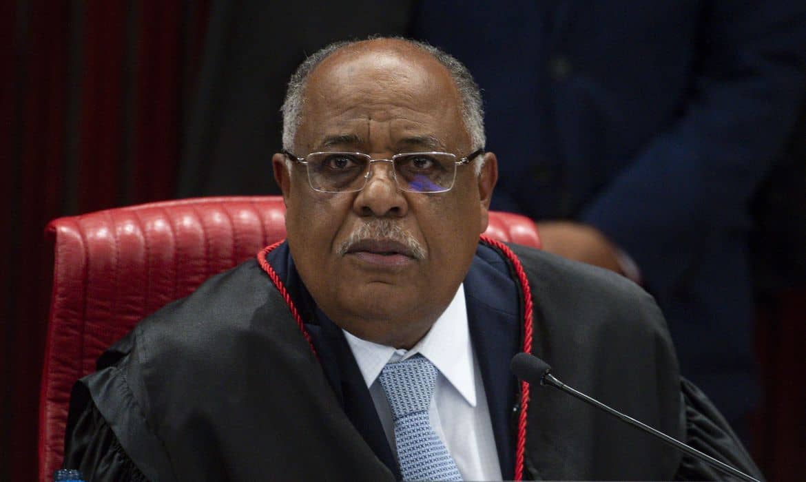 Tribunal Superior Eleitoral encerra primeiro dia de julgamento de ação contra Bolsonaro