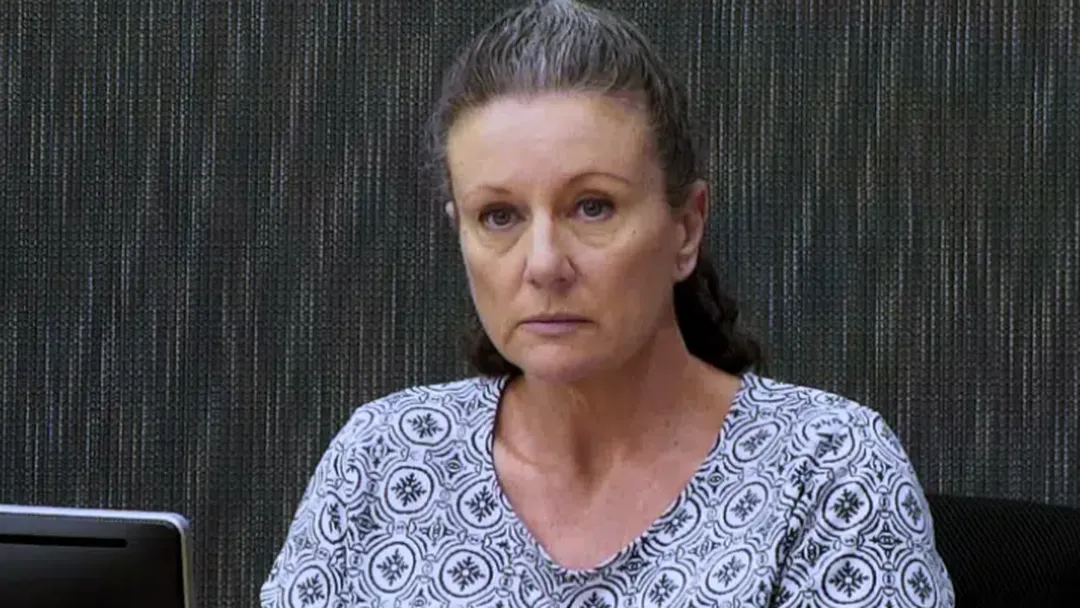 Australiana condenada por matar os 4 filhos é perdoada após passar vinte anos na prisão