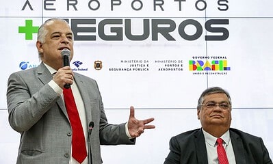 pzzb4382_0 21/06/2023 - Brasília - Os ministros dos Portos e Aeroportos, Márcio França, e da Justiça e Segurança Pública, Flávio Dino, durante lançamento do programa Aeroportos+Seguros, no Ministério dos Portos e Aeroportos (MPOR). Foto: Antônio Cruz/Agência Brasil