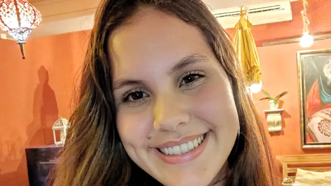 População de Cambé se despede de aluna assassinada a tiros em colégio estadual