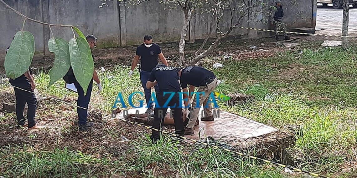Corpo de homem é encontrado em terreno baldio no Centro da capital