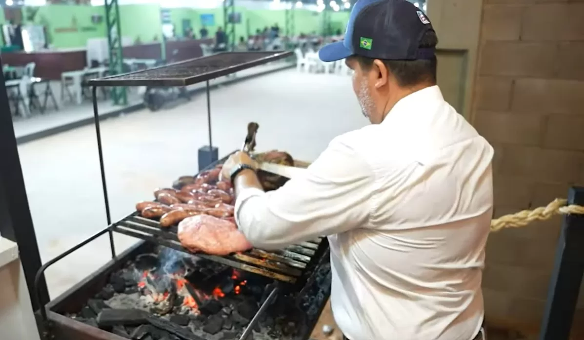 Cortes nobres e suculentos: churrasco com carnes da Frigo Nosso faz sucesso na Expoacre