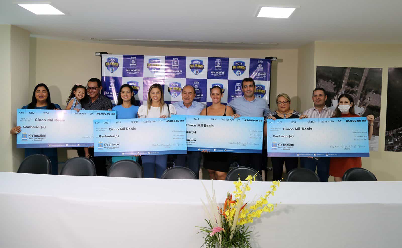 Prefeitura de Rio Branco entrega os primeiros cinco prêmios do Nota Rio Branco 2023