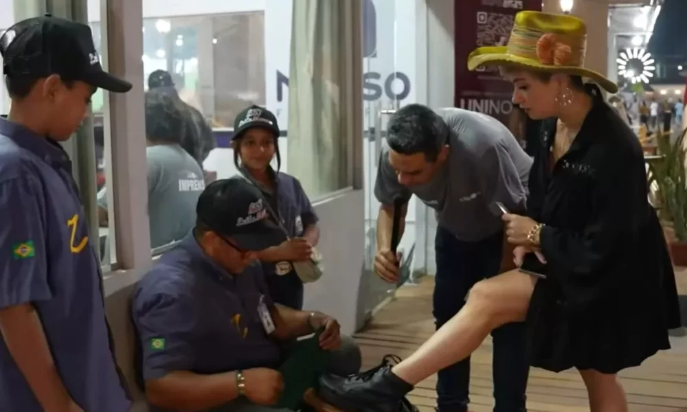 REGIS_2–jpg REGIS_2--jpg