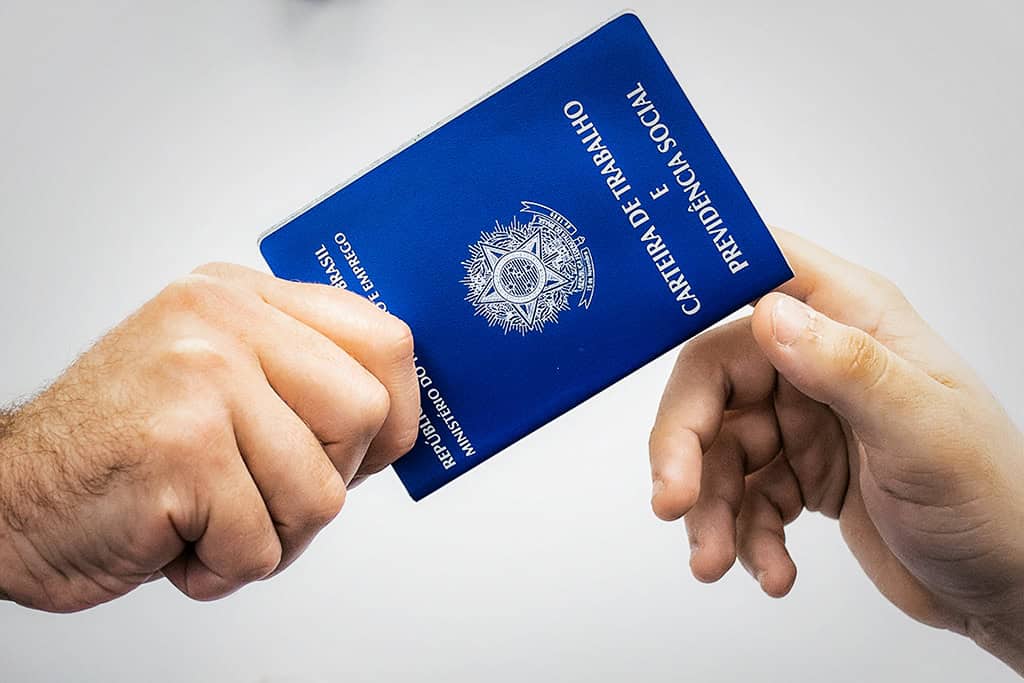 Mais da metade da população que trabalha em Rio Branco não tem carteira assinada