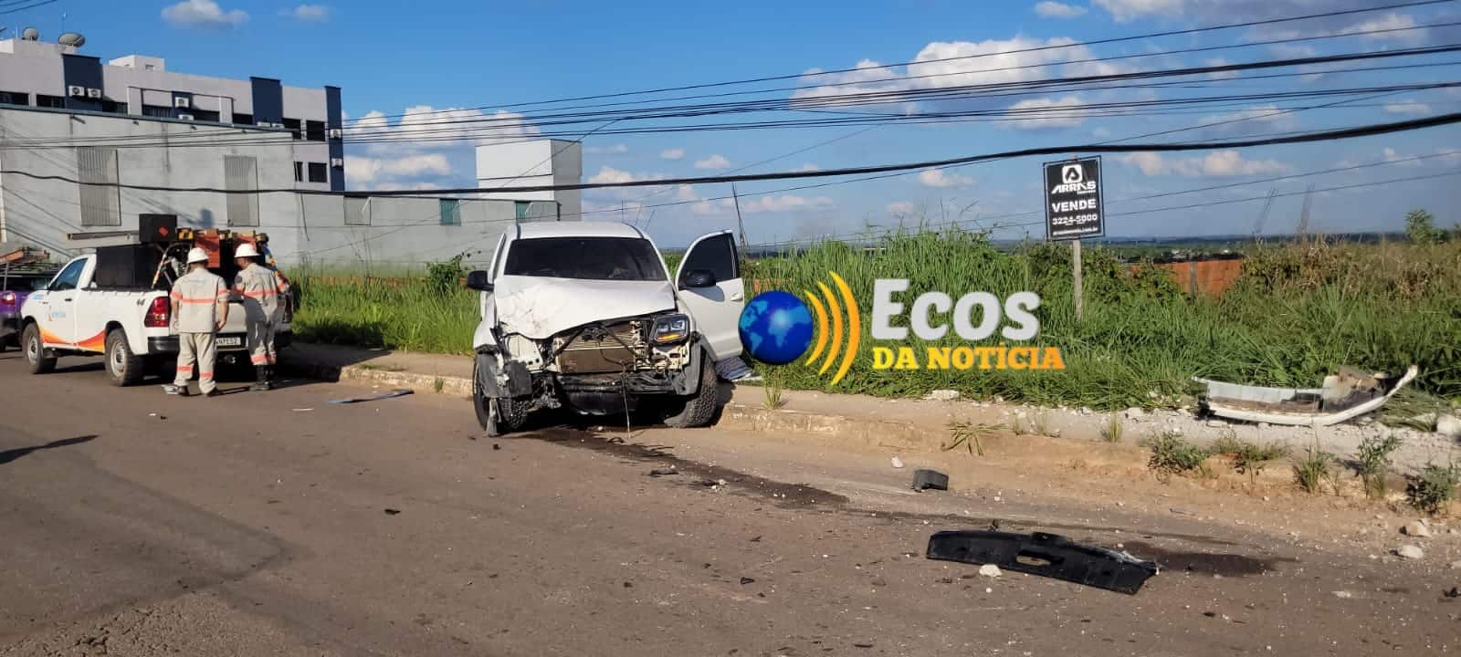 Conversão proibida causa colisão entre dois veículos na Estrada da Floresta
