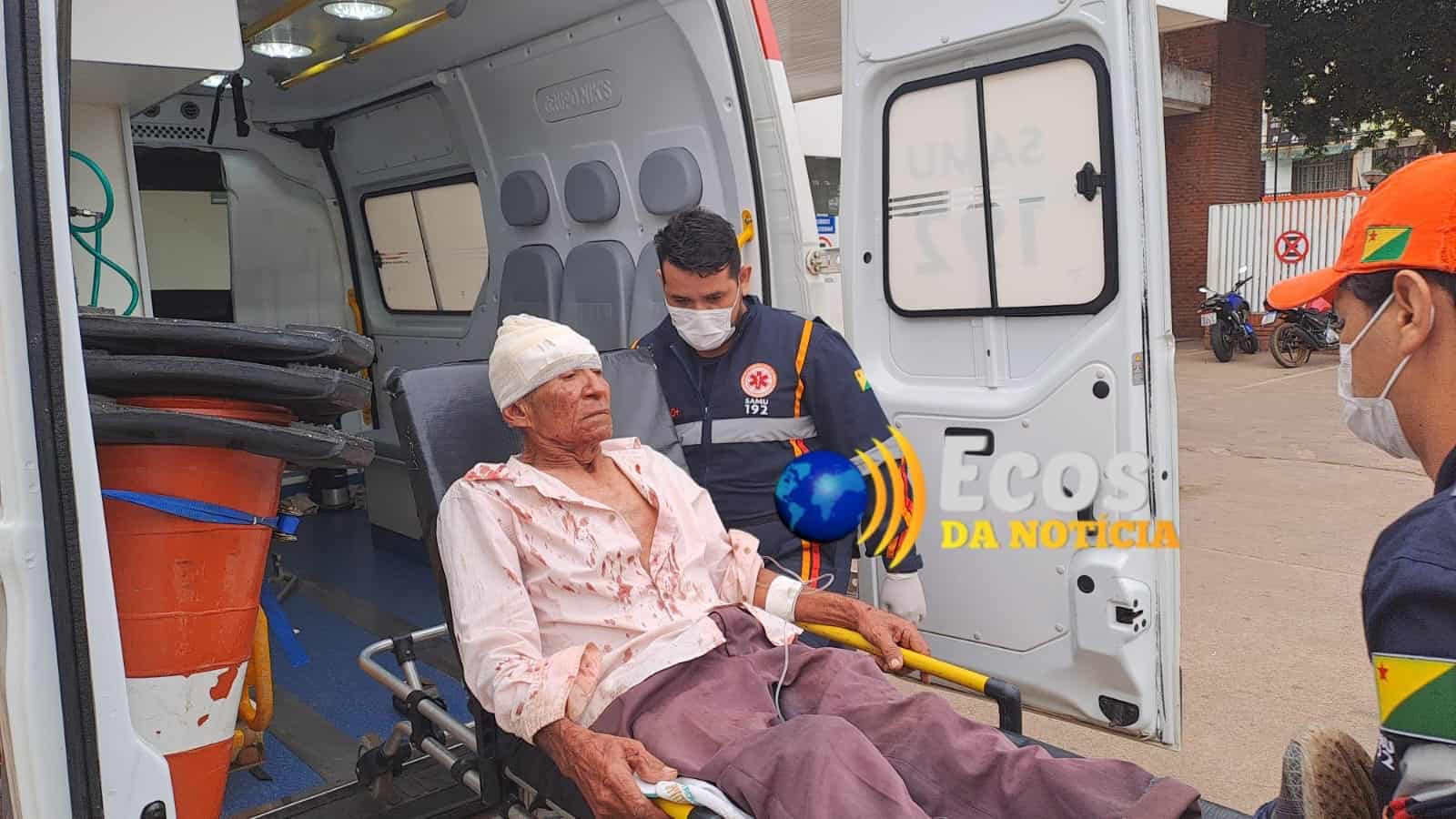 Homem desfere garrafada na cabeça de idoso de 80 anos por causa de ciúme