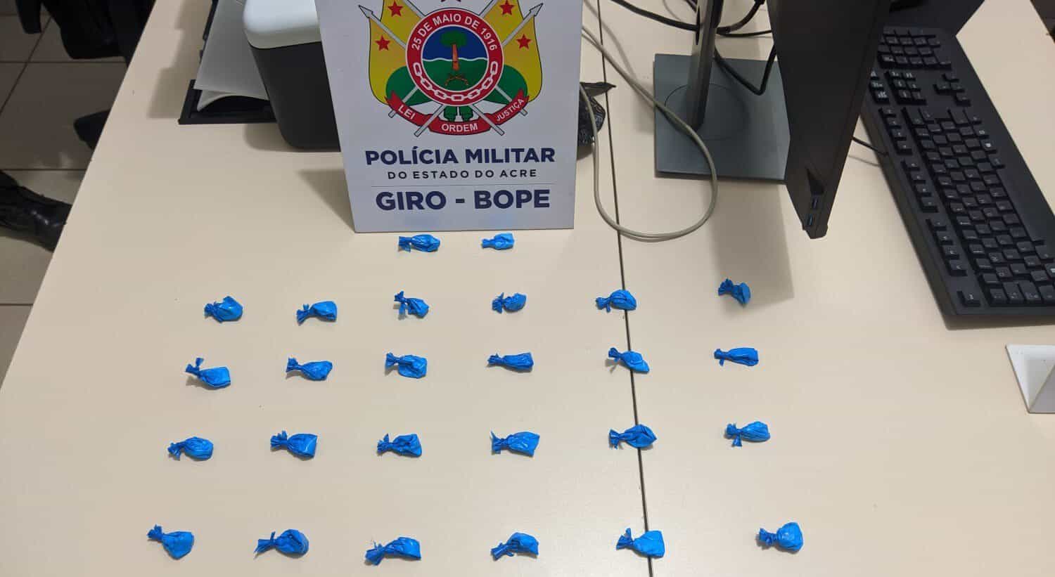 Adolescente é apreendido ao tentar se livrar de cocaína e pular cerca no Mocinha Magalhães