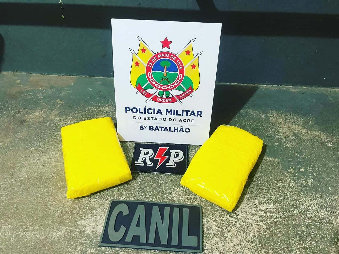 PM apreende quase 2 kg droga em caminhão de transporte