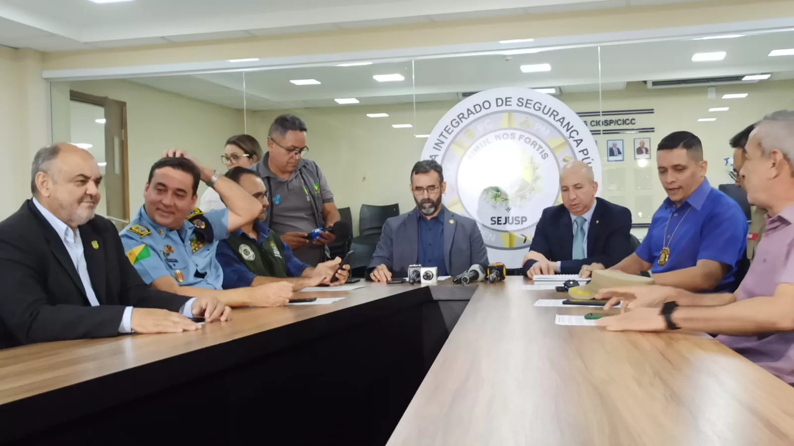 Investigação vai apurar se houve ajuda para acesso dos presidiários às armas