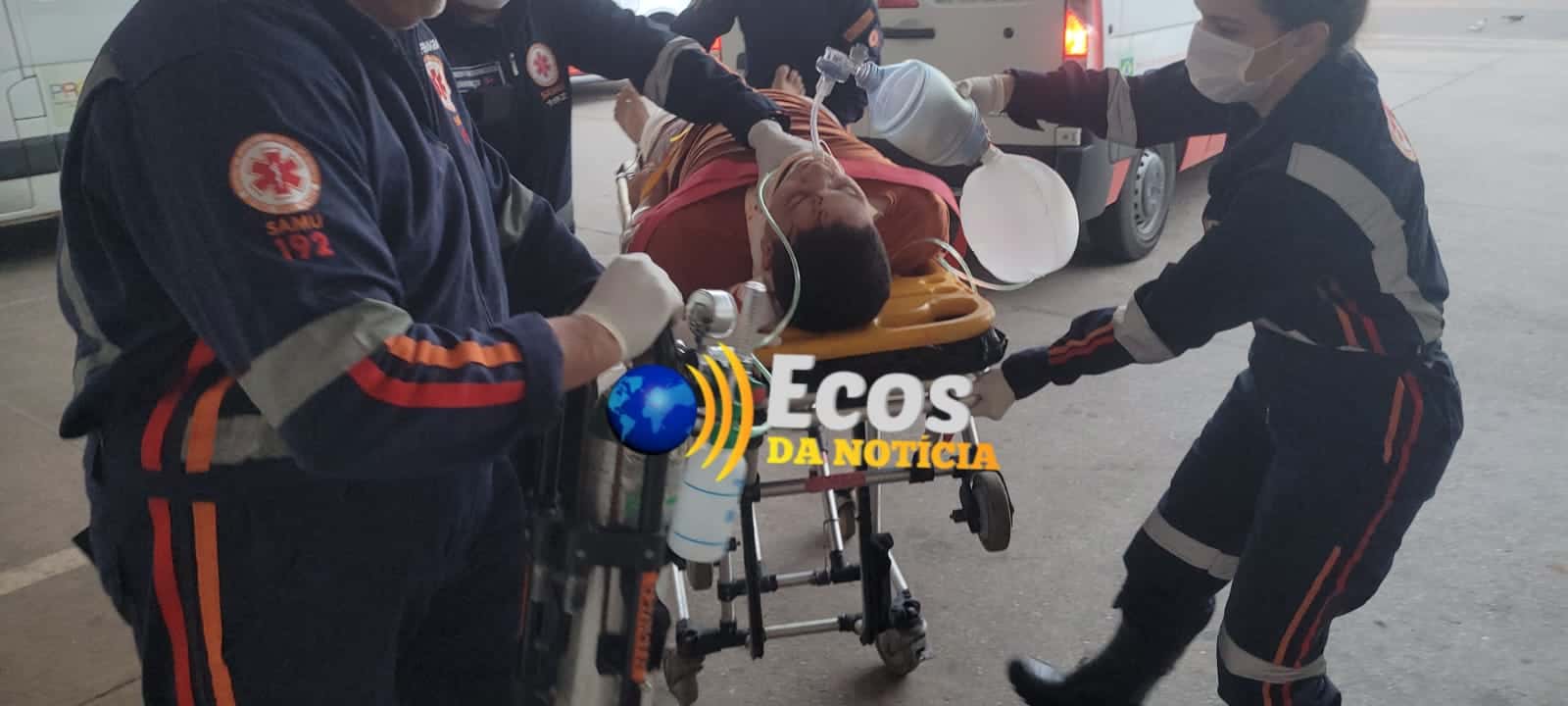 Jovem perde controle da moto, colide contra meio fio, cai e vai parar em estado grave no PS