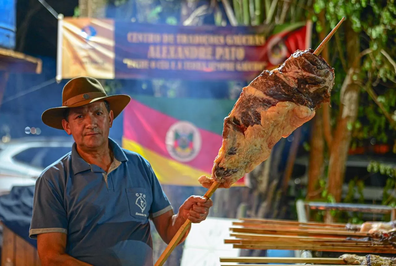 Churrasco gaúcho é servido em degustação com cortes e técnicas típicas