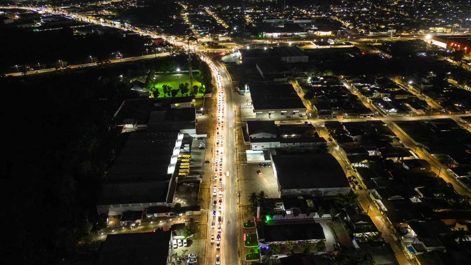 Engarrafamento de veículos é registrado no início da noite gospel da Expoacre 2023