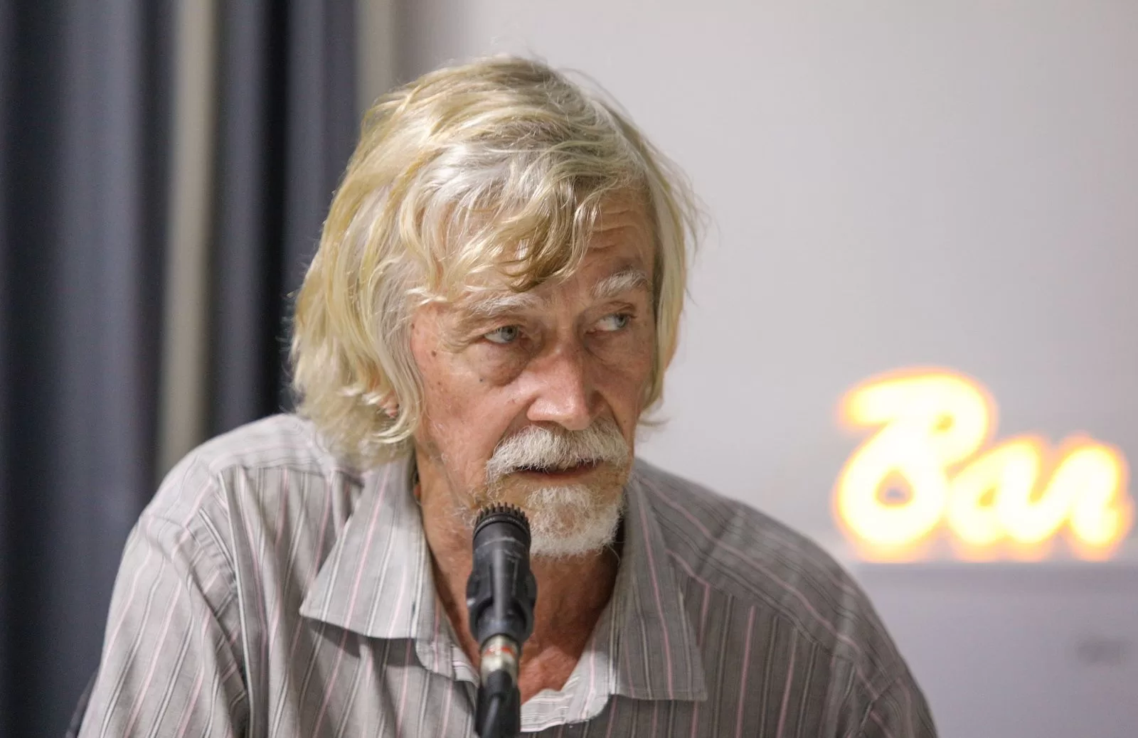 Friale diz que está de coração aberto e revela preferência por mulheres novinhas