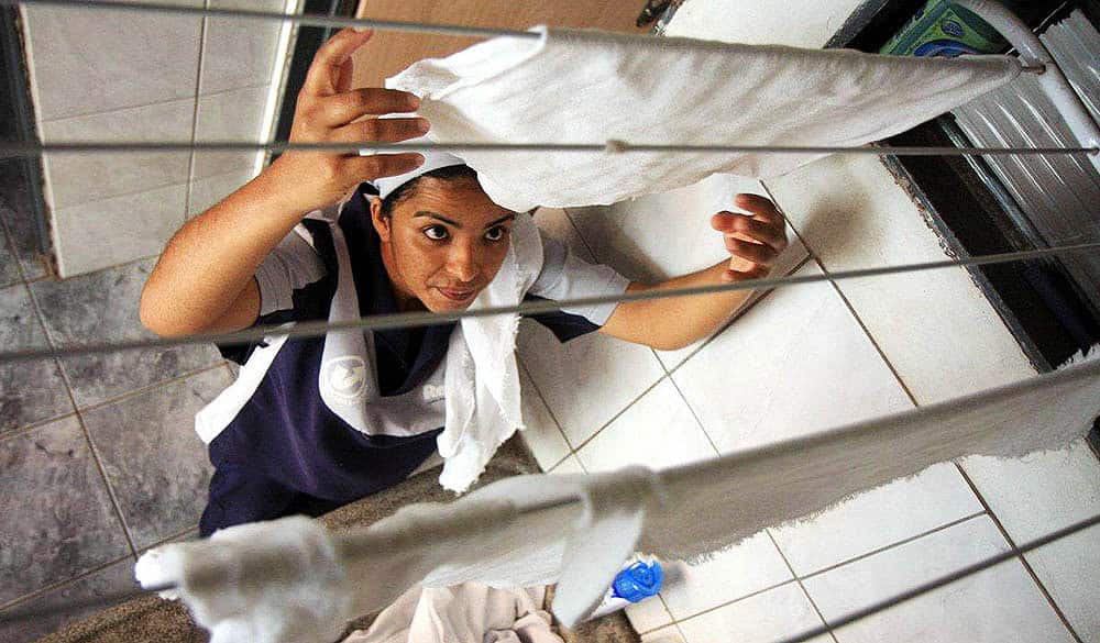 brasil-empregada-domestica-20130322-02-original7 Noedilma Silva Santana, empregada doméstica em Ribeirão Preto, SP, recebe um salário mínimo por mês.
Foto: F.L Píton / A Cidade / Futura Press
Data: 18/03/2010