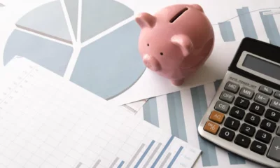 close-up-em-objetos-de-educacao-e-economia