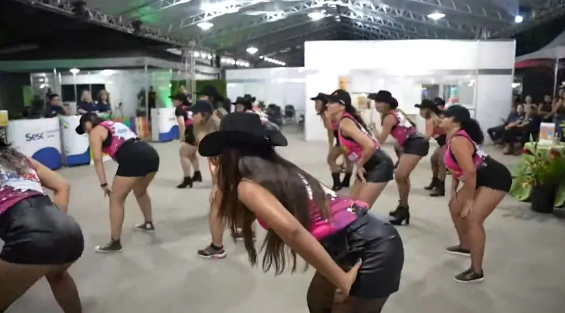Espaço do Sesc tem aulas de dança e agita a noite com vários ritmos musicais
