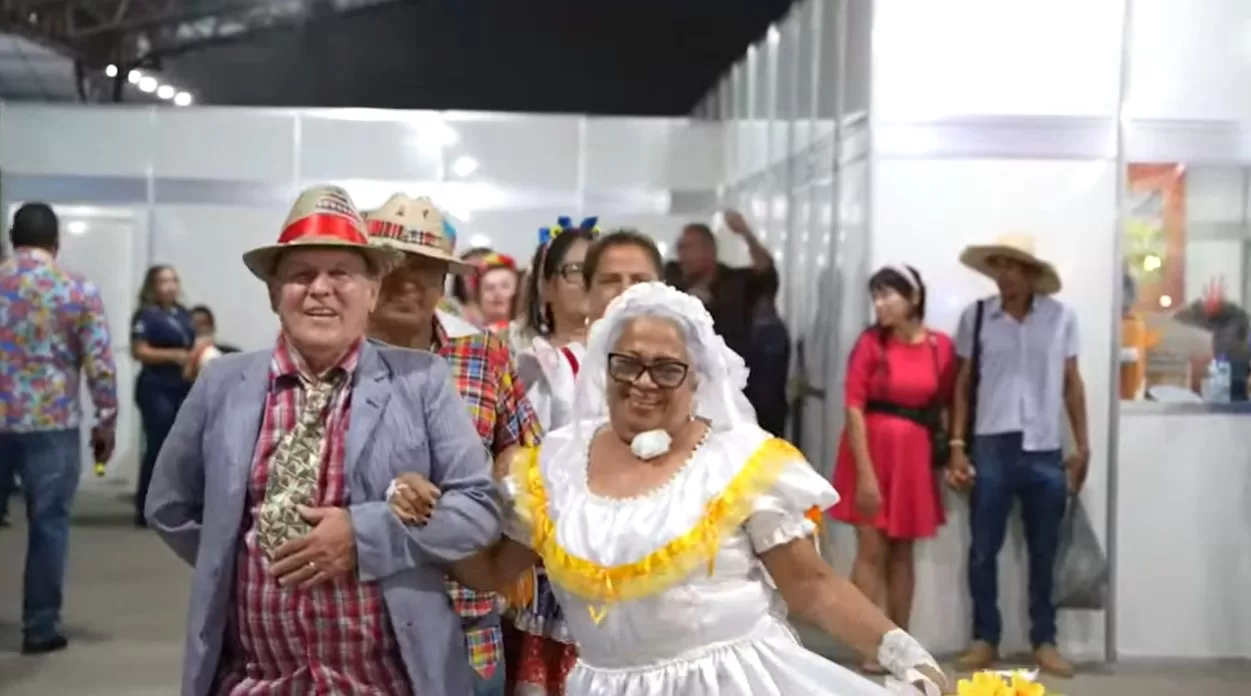 Grupo da Terceira Idade do Sesc apresenta quadrilha na Expoacre