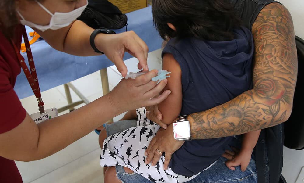 vac_abr0104232154 Brasília (DF) Vacinação contra a gripe para crianças a partir de seis meses até 11 anos de idade.