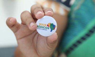 10-8-MAIS-MEDICOS-2 10-8-MAIS-MEDICOS-2