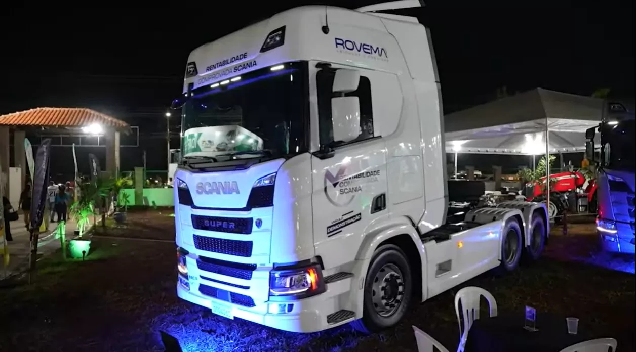 Estande da Rovema na Expoacre mostra conforto dos caminhões Scania
