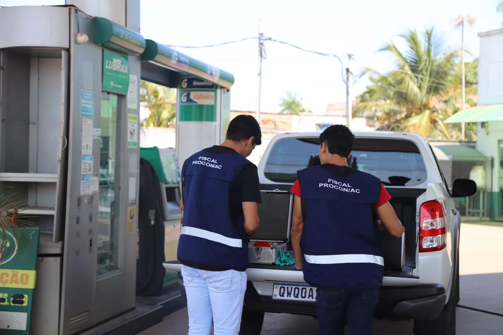 Postos de combustíveis passam por fiscalização que apura preço cobrado na gasolina