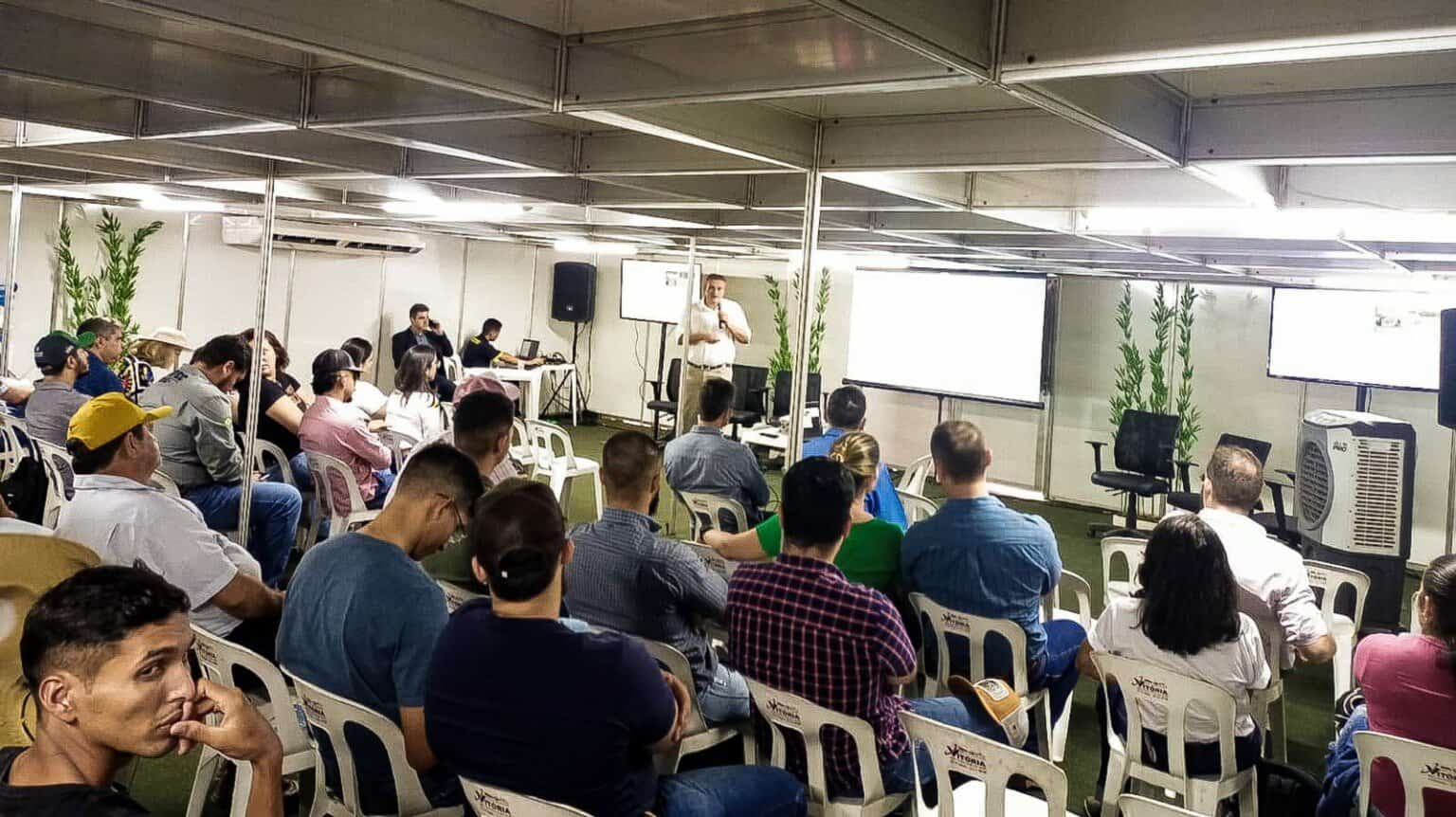 Focando em tecnologia e sustentabilidade, governo realiza workshop sobre pecuária de corte na Expoacre