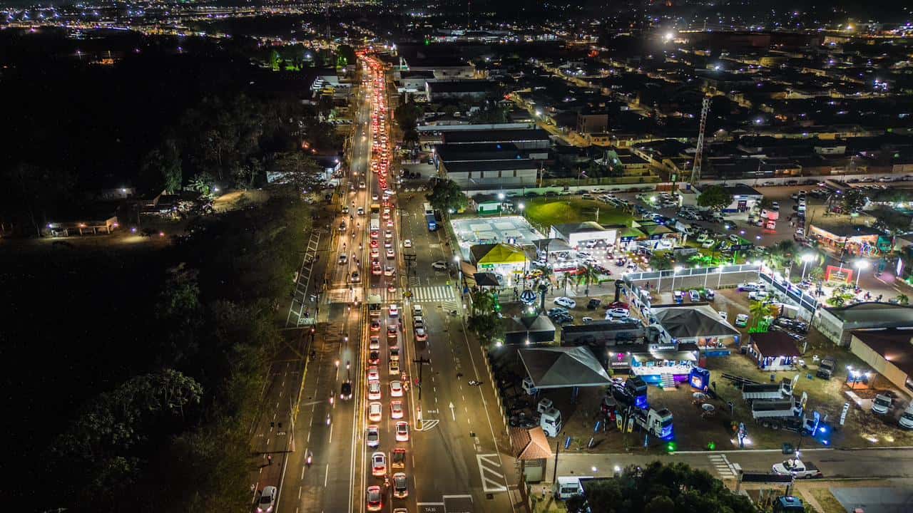Quinta noite de Expoacre tem trânsito intenso nas proximidades do Parque Wildy Viana
