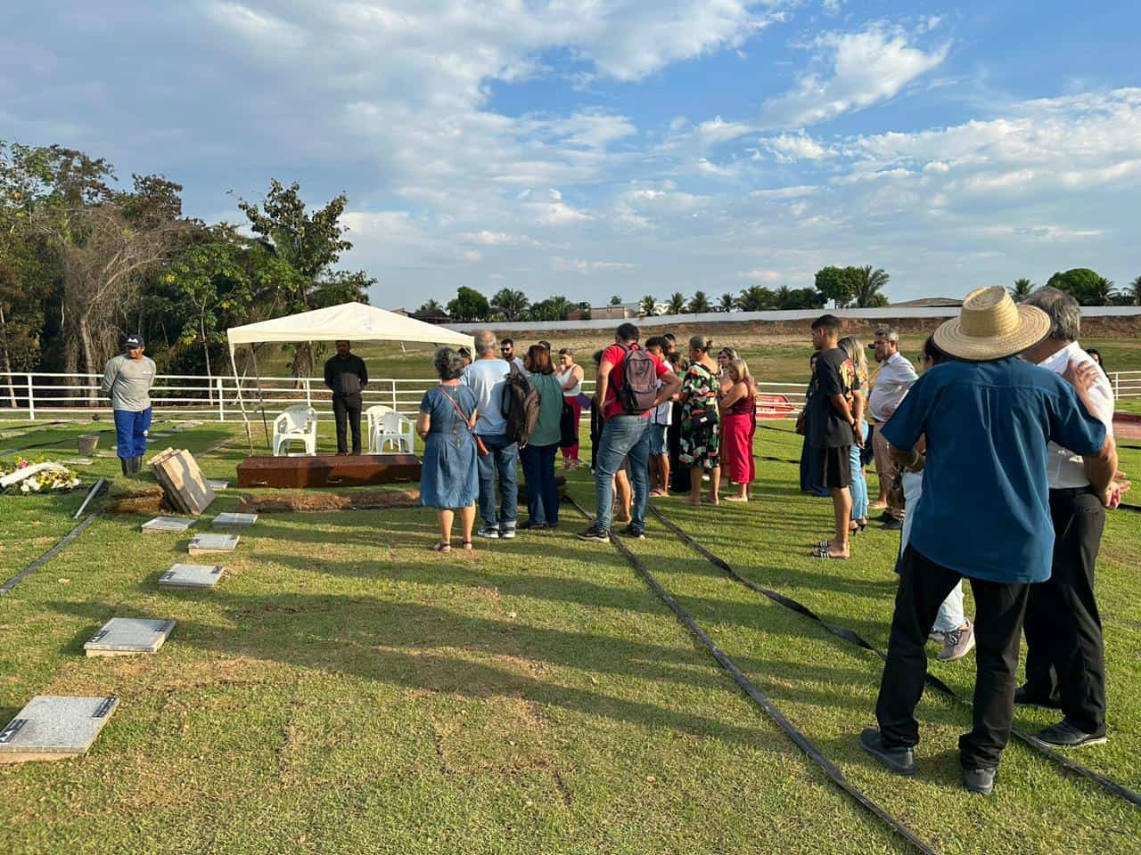 Sepultamento de Joana D’arc é marcado por tristeza e comoção em Rio Branco