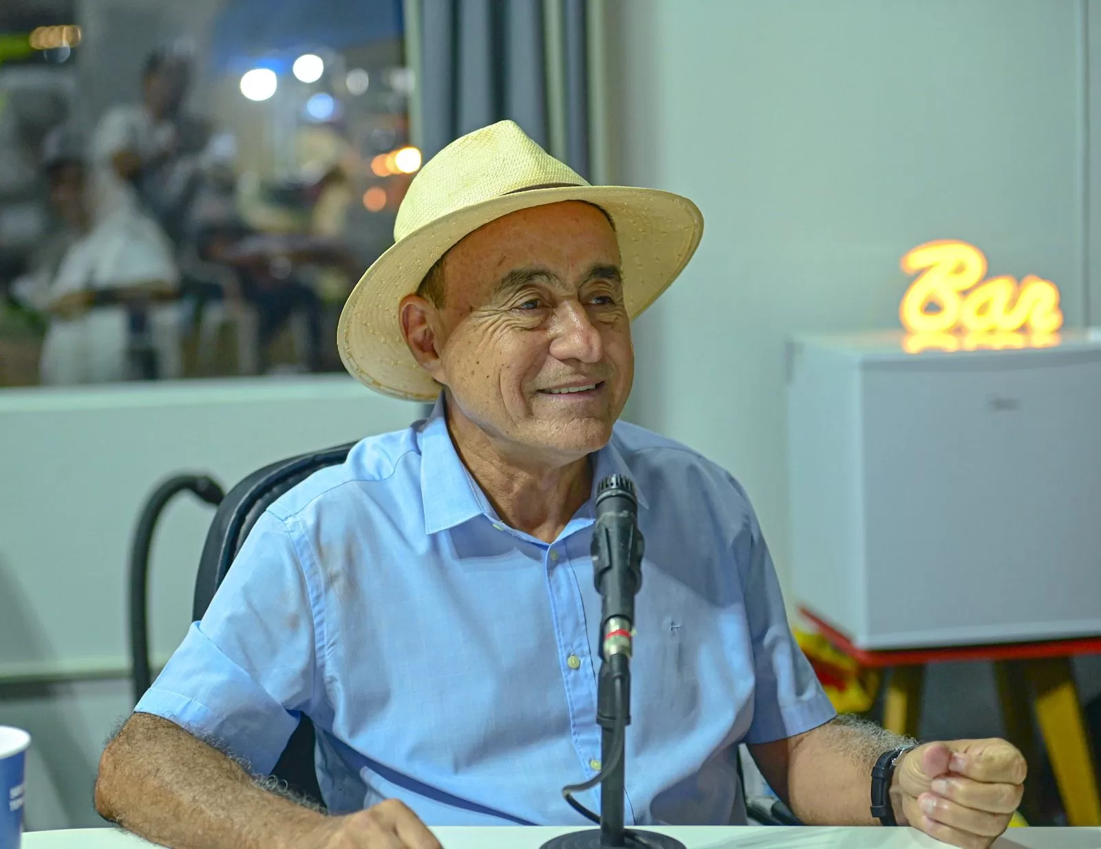 Bocalom diz que “tá na pista” e que mulher tem que ser “bonita, carinhosa e mais madura”