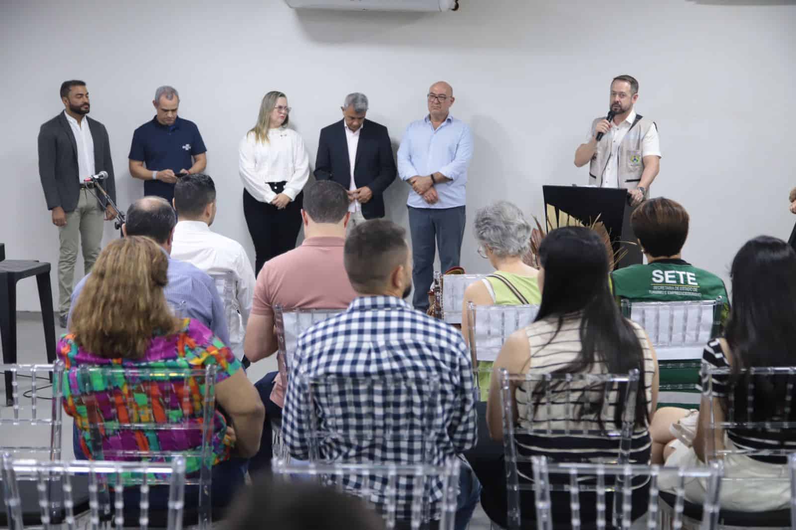 Governo reúne prefeituras e trade turístico na Expoacre em palestra com representante do Ministério do Turismo