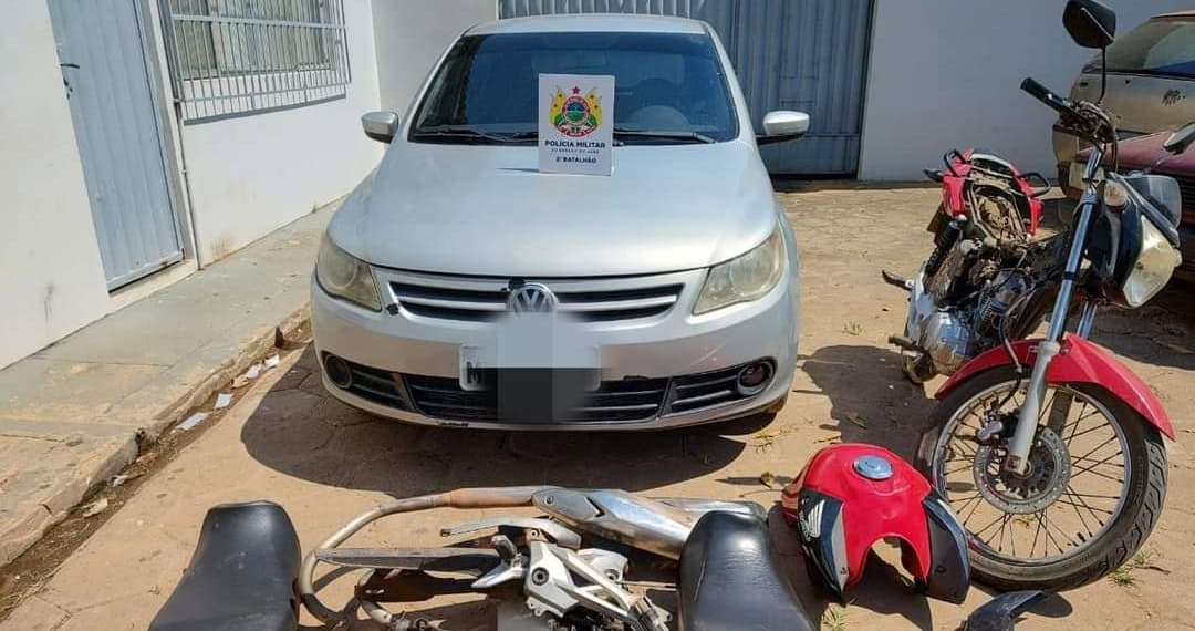 Polícia descobre desmanche, recupera carro e motocicleta